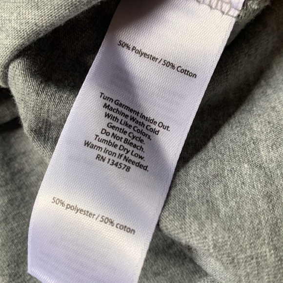 NWOT Vineyard Vines Holiday 2016 T-shirt, long sleeve gray with Santa hat - Picture 6 of 7